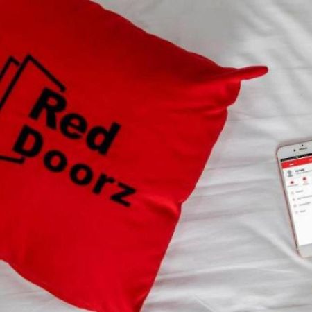 Reddoorz @ Wiyung 3 Hotel Surabaya Bagian luar foto