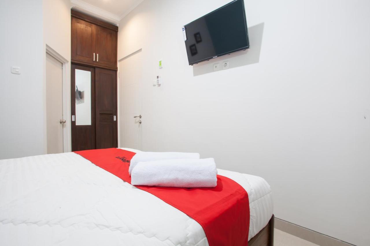 Reddoorz @ Wiyung 3 Hotel Surabaya Bagian luar foto