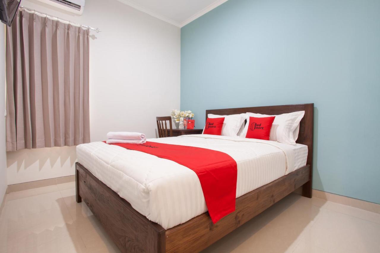 Reddoorz @ Wiyung 3 Hotel Surabaya Bagian luar foto