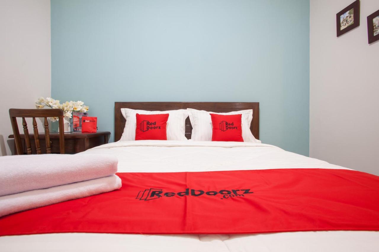 Reddoorz @ Wiyung 3 Hotel Surabaya Bagian luar foto