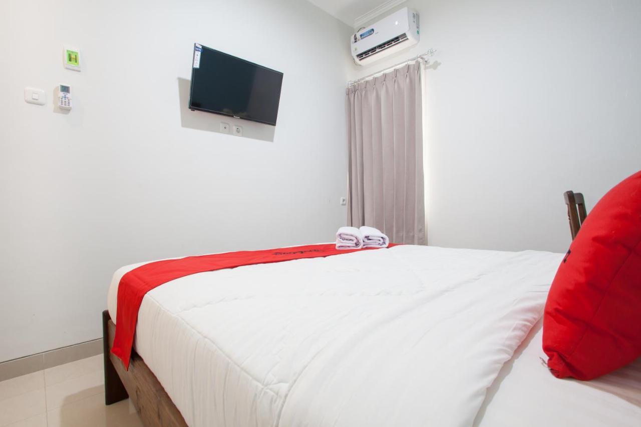Reddoorz @ Wiyung 3 Hotel Surabaya Bagian luar foto