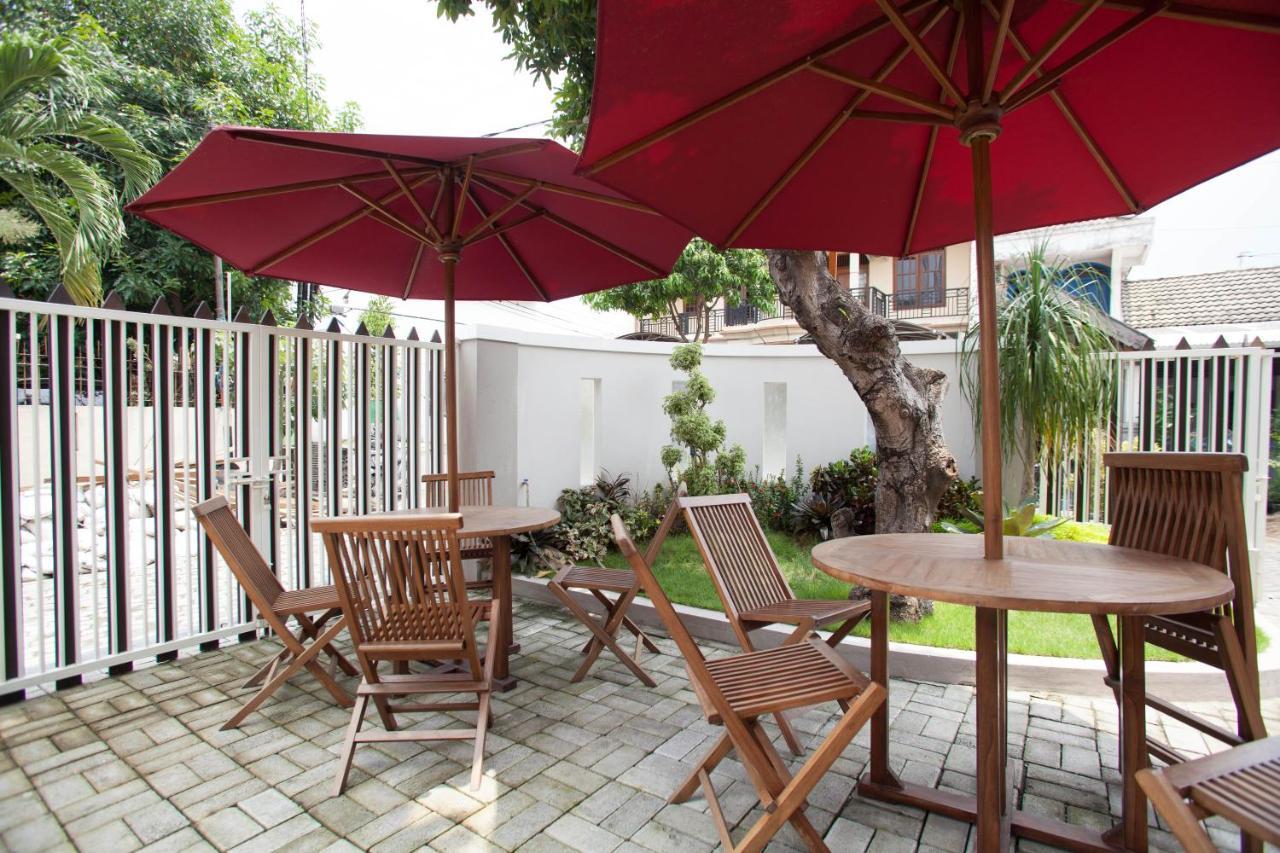Reddoorz @ Wiyung 3 Hotel Surabaya Bagian luar foto