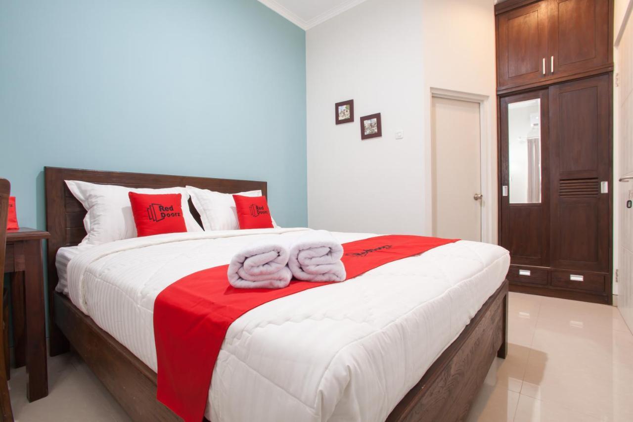Reddoorz @ Wiyung 3 Hotel Surabaya Bagian luar foto