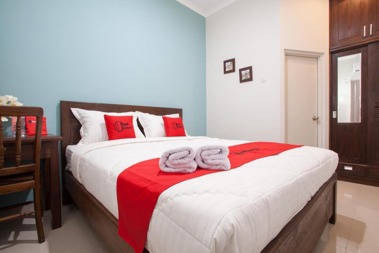 Reddoorz @ Wiyung 3 Hotel Surabaya Bagian luar foto