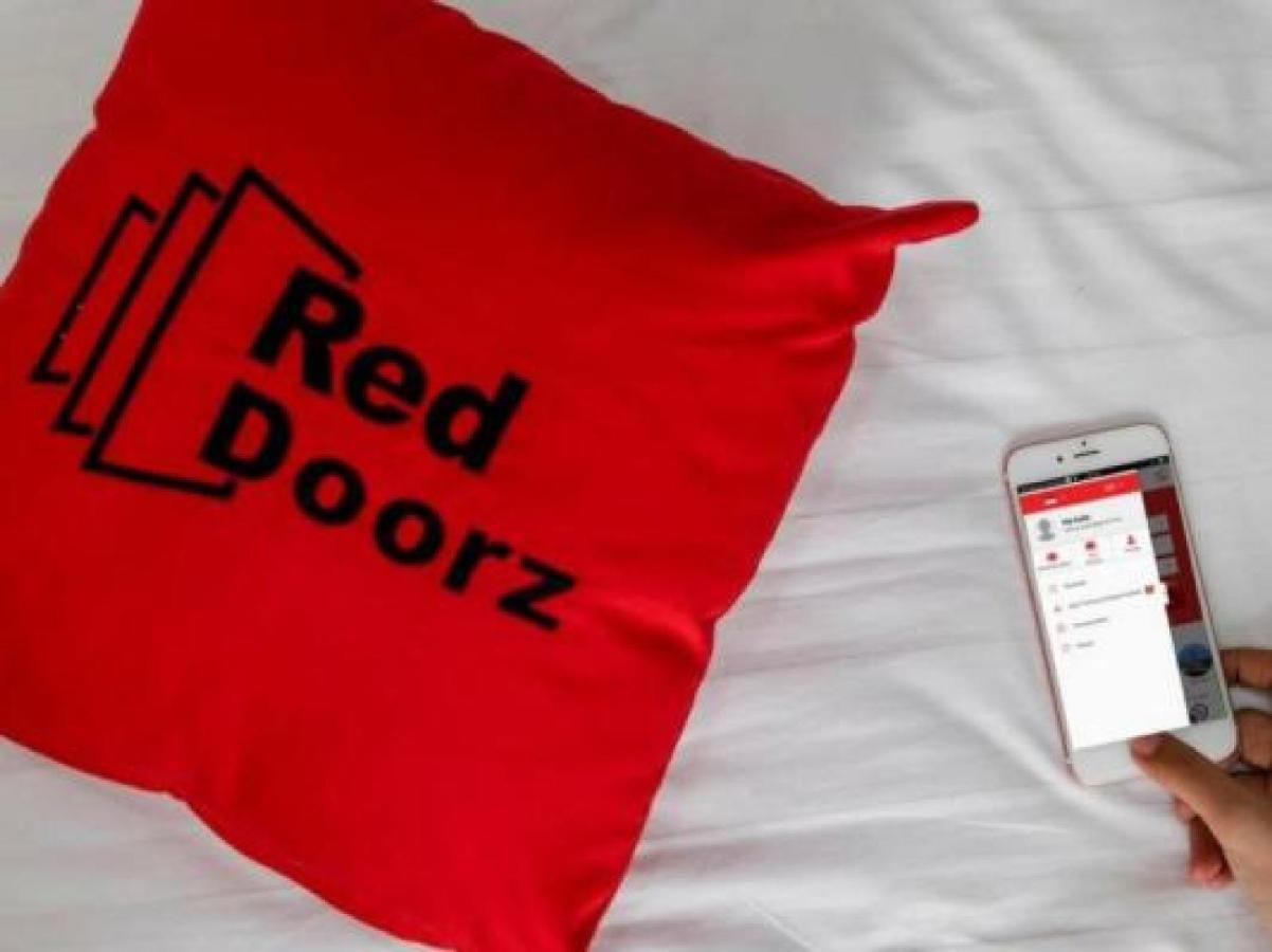 Reddoorz @ Wiyung 3 Hotel Surabaya Bagian luar foto